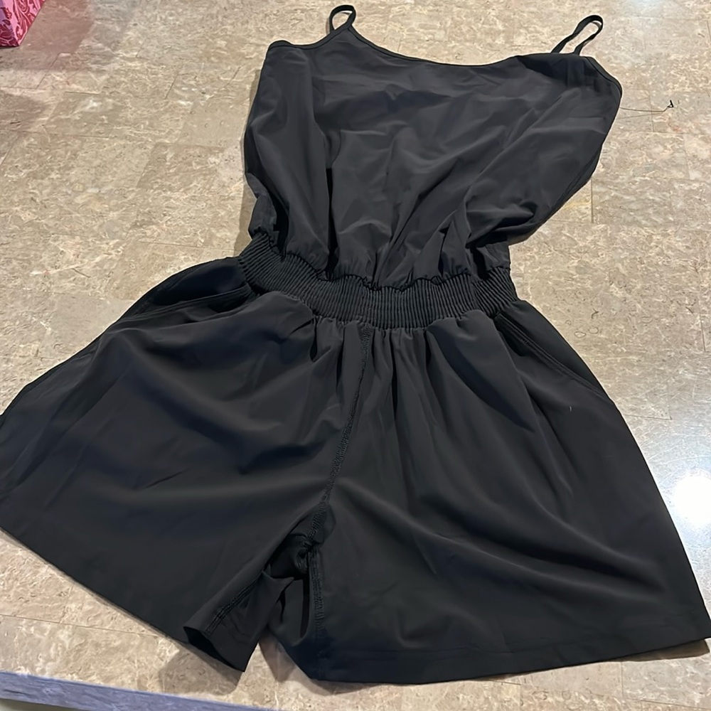 BNWOT,Small mono b romper